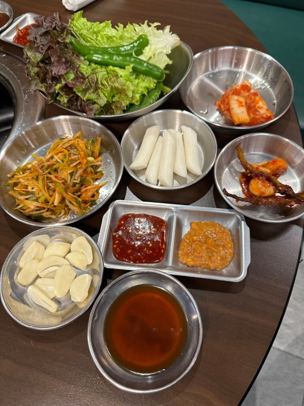 감탄돼지 이미지