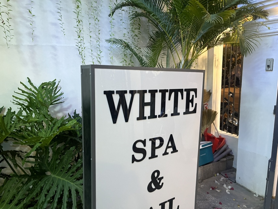화이트(white)네일 이미지