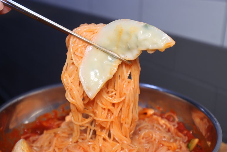 황금밀면 이미지