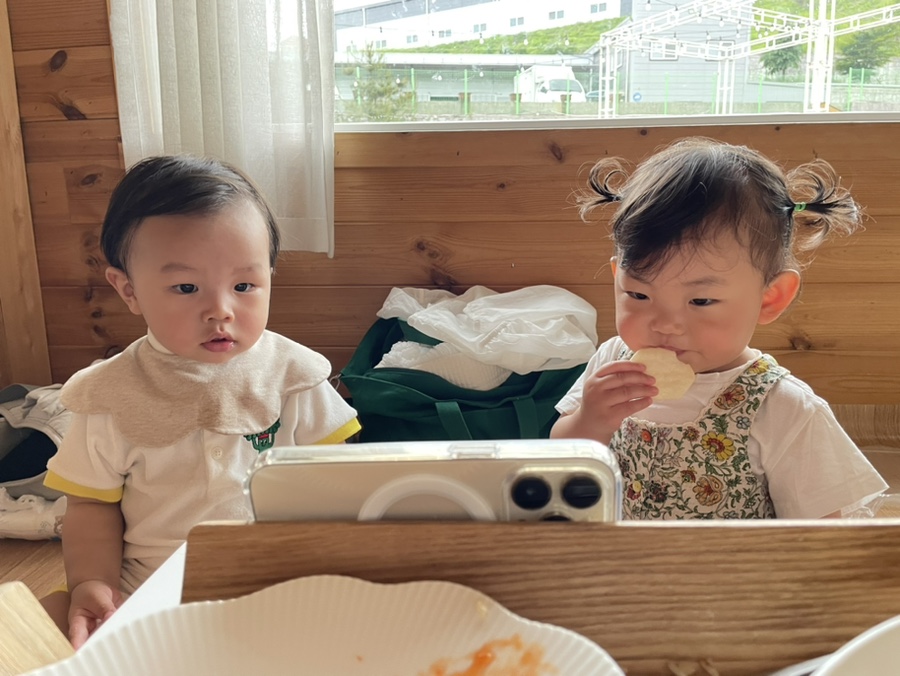 뜬금카페 이미지