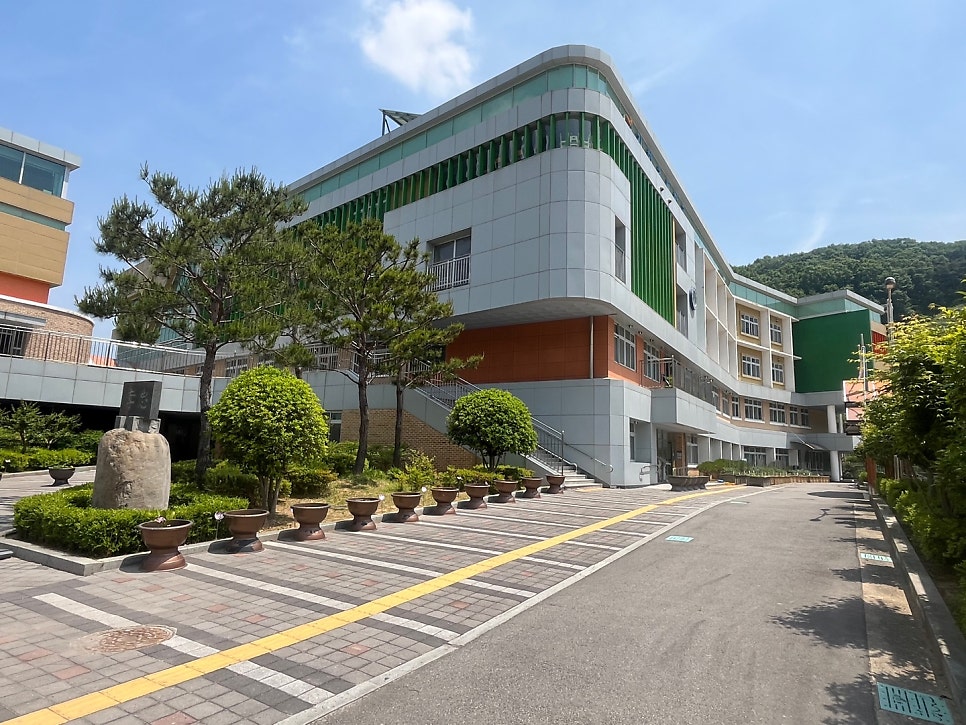 지한초등학교 이미지