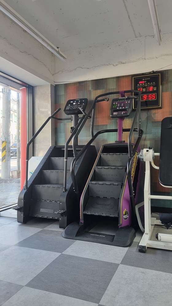 타워짐피트니스헬스 이미지