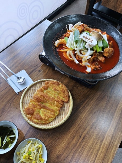 유담매운닭볶음탕 이미지