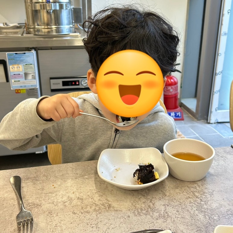 꼬미김밥 이미지