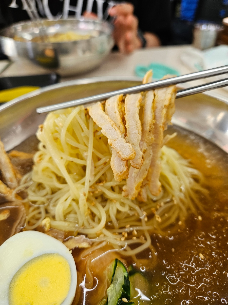 용팔이밀면 이미지