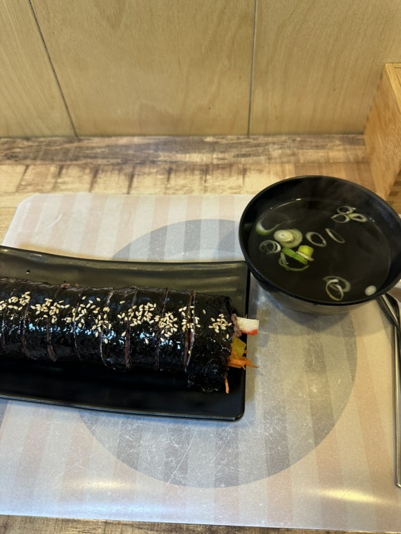 모퉁이흑미김밥 이미지