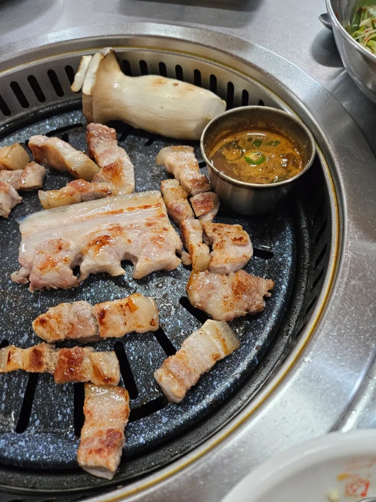 기운네흑돼지 이미지