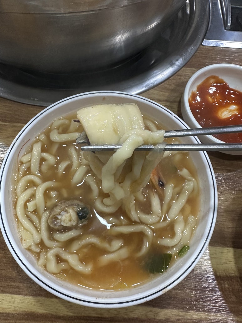 항아리수제비칼국수 이미지