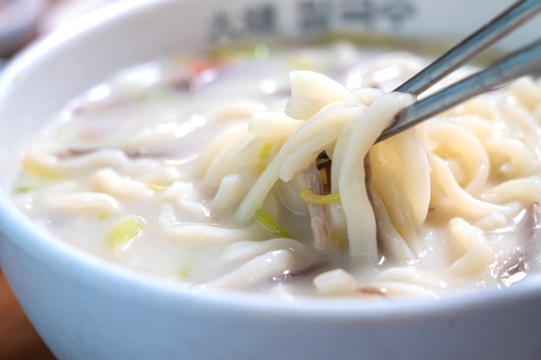 깊은솥칼국수 이미지