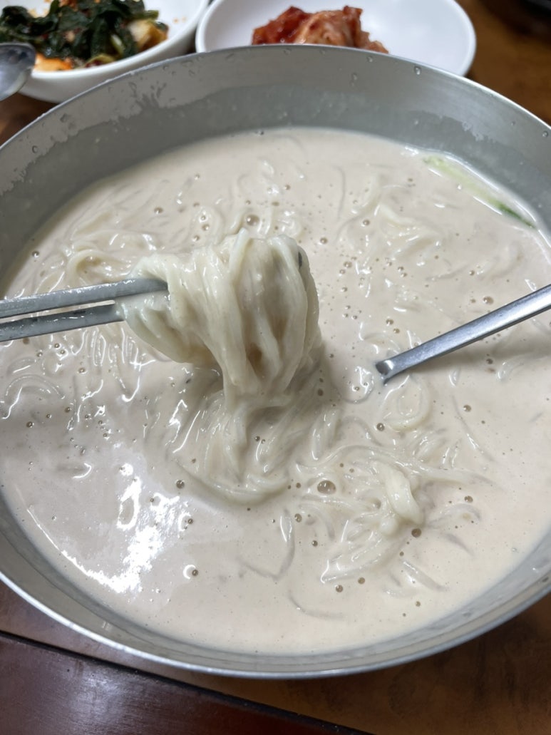 춘천칼국수 이미지