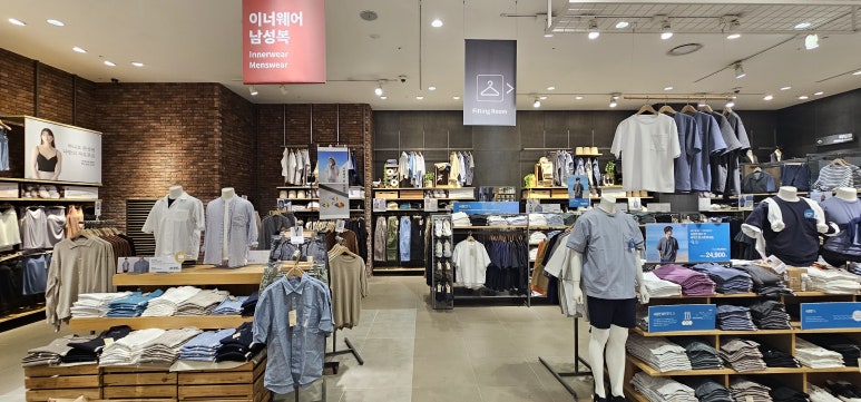 남성복코너 이미지