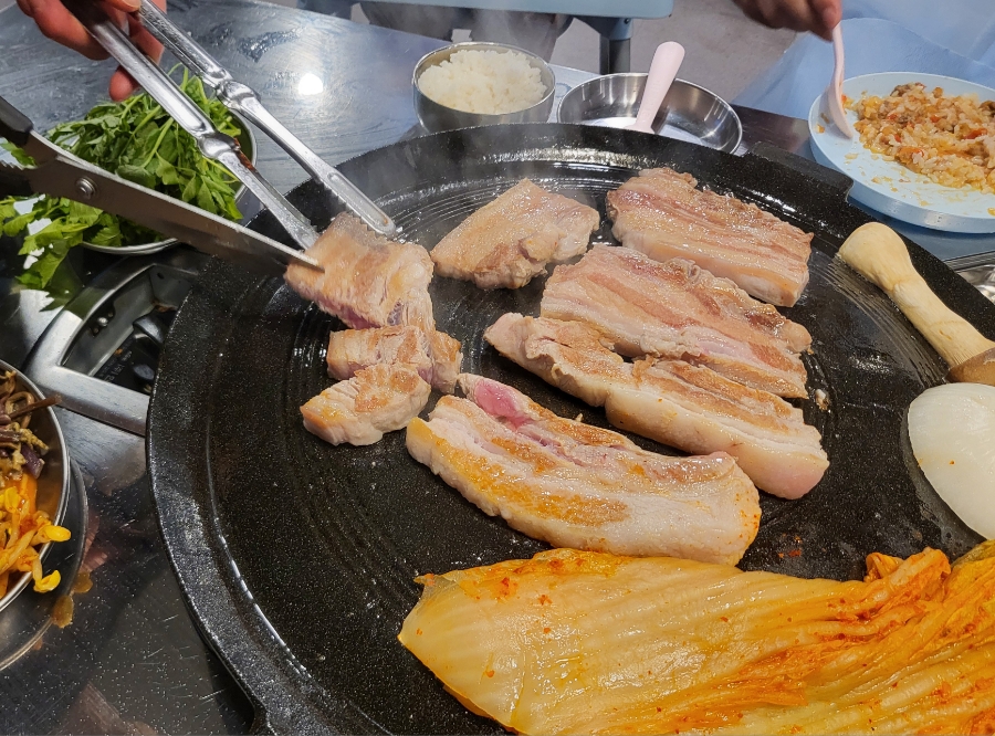 여운이남는돼지 이미지