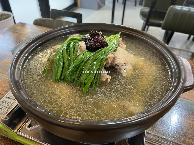 상대동능이백숙 이미지