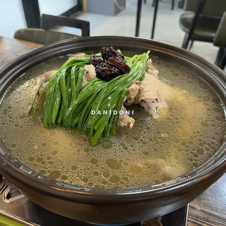 상대동능이백숙 이미지