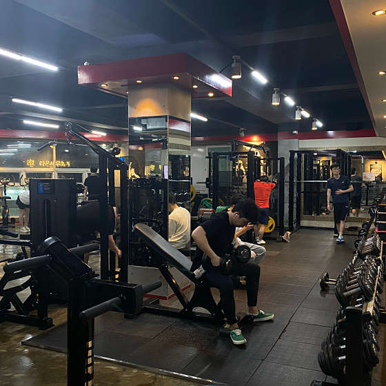 쌍둥이휘트니스 이미지