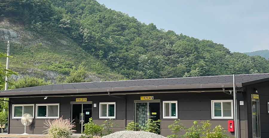 황토하우스 캠핑장 이미지