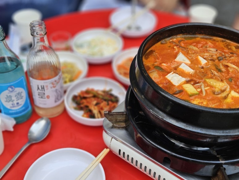 황금 돼지 포차 이미지