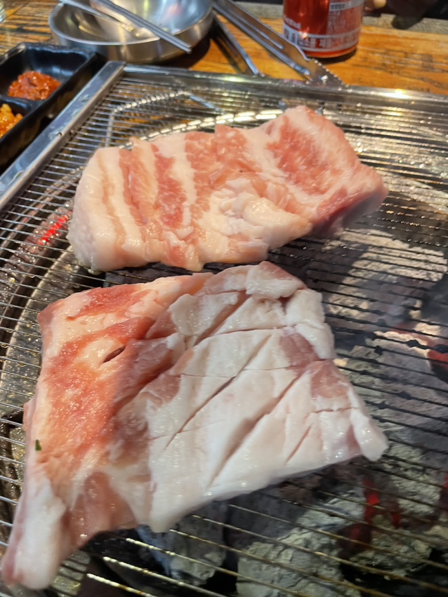 육돈숯불구이 이미지