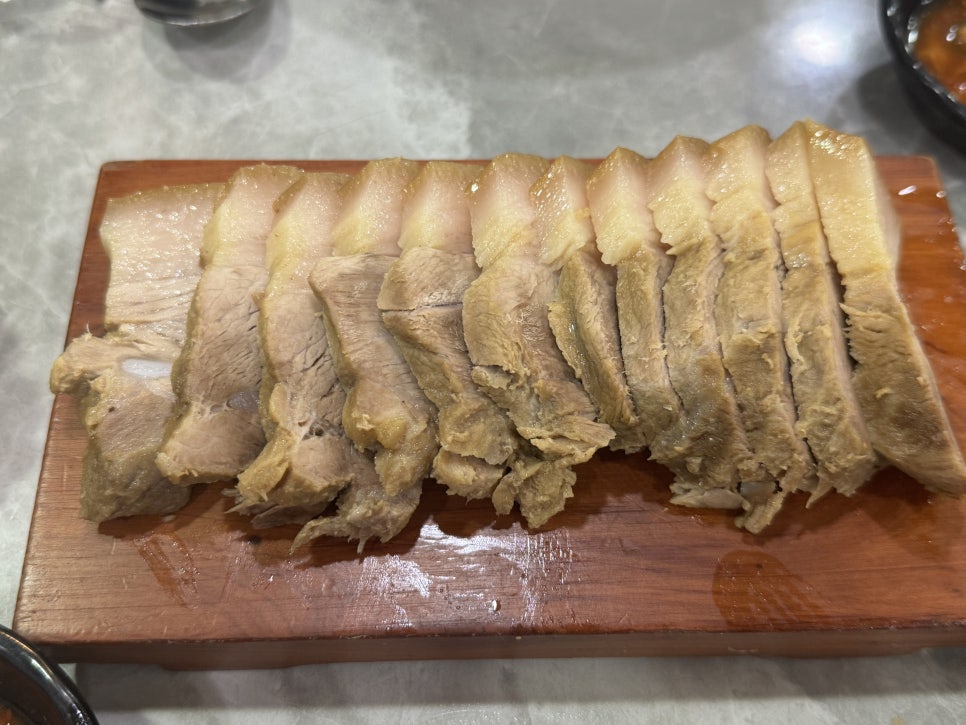 고기먹는국수 이미지
