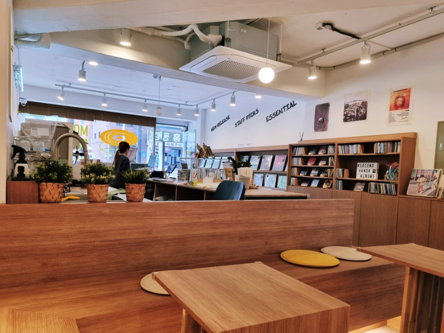 모스레코즈앤커피 이미지