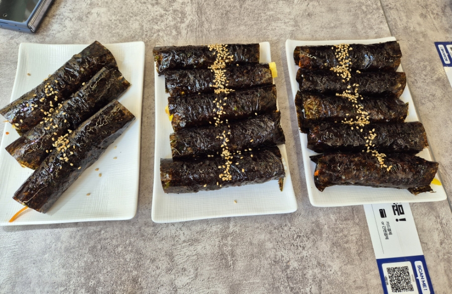 꼬미김밥 이미지