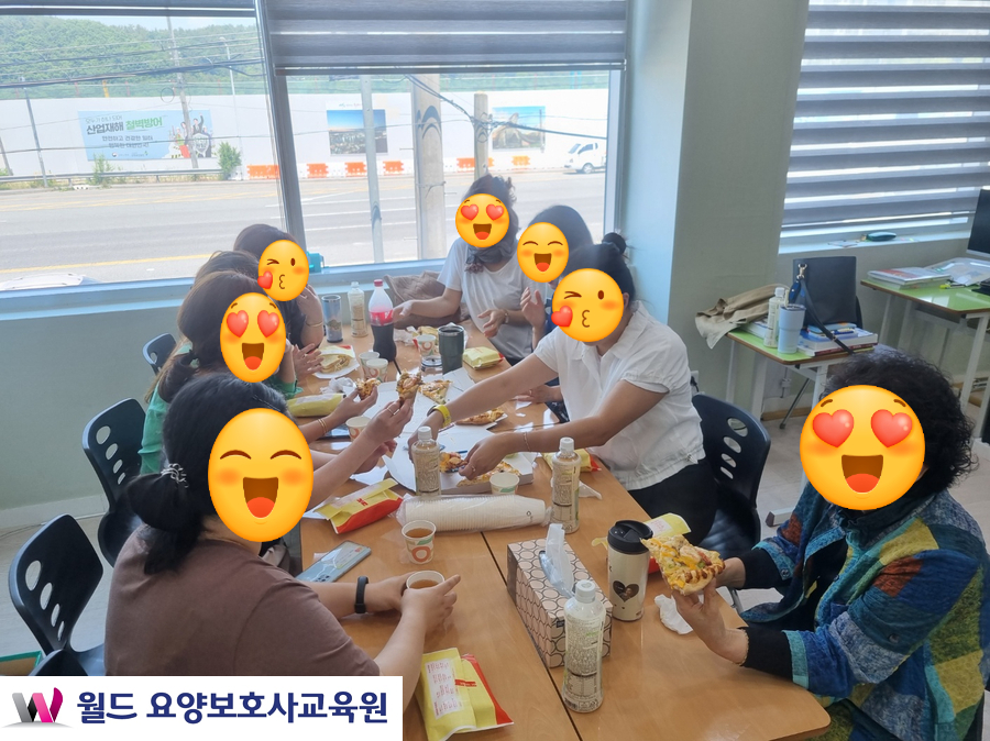 월드요양보호사교육원 이미지