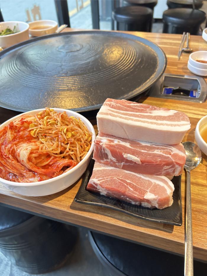 원조솥뚜껑삼겹살 이미지