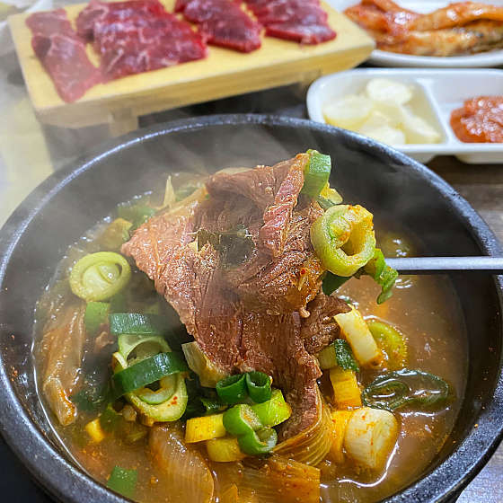 복수한우날고기 이미지