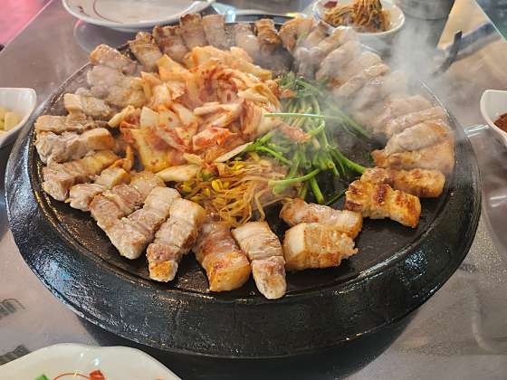 할매솥뚜껑삼겹살 이미지