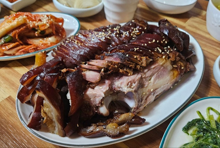 상무한방왕족발 이미지