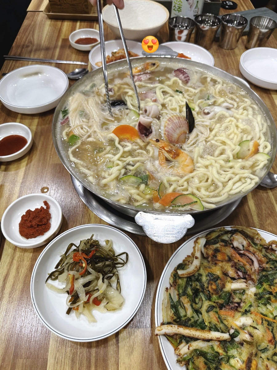 항아리얼큰이칼국수 이미지