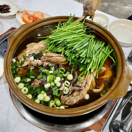 황금버섯백숙 이미지