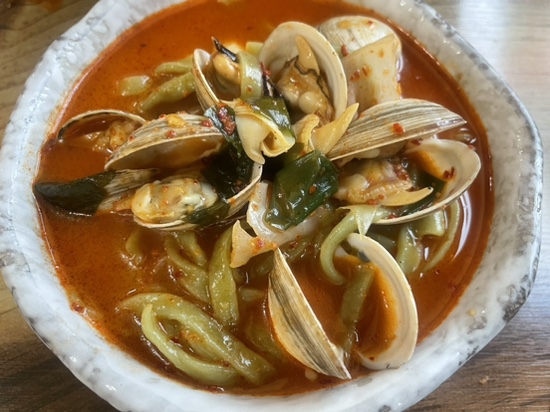 산청뽕잎해물칼국수 이미지