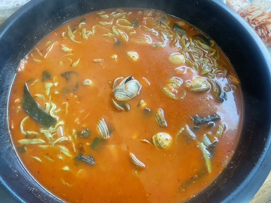 산청뽕잎해물칼국수 이미지