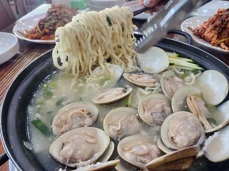 백합칼국수 이미지