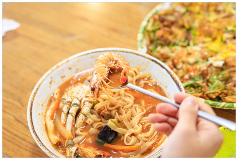 더칼국수 이미지