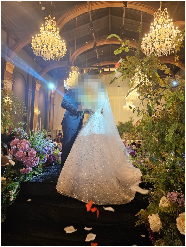안젤라테이블 이미지