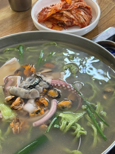 고향홍굴부추칼국수 이미지