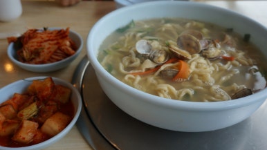 감뿌리손칼국수 이미지