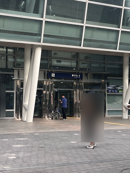 출근길 돼지국밥 이미지