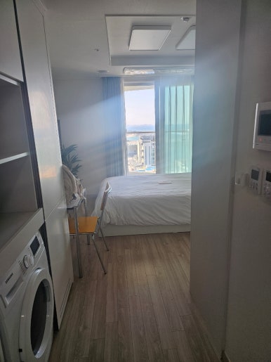 어반스테이속초등대해변 이미지
