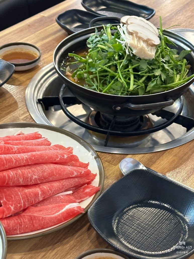 뽕빨샤브버섯칼국수 이미지