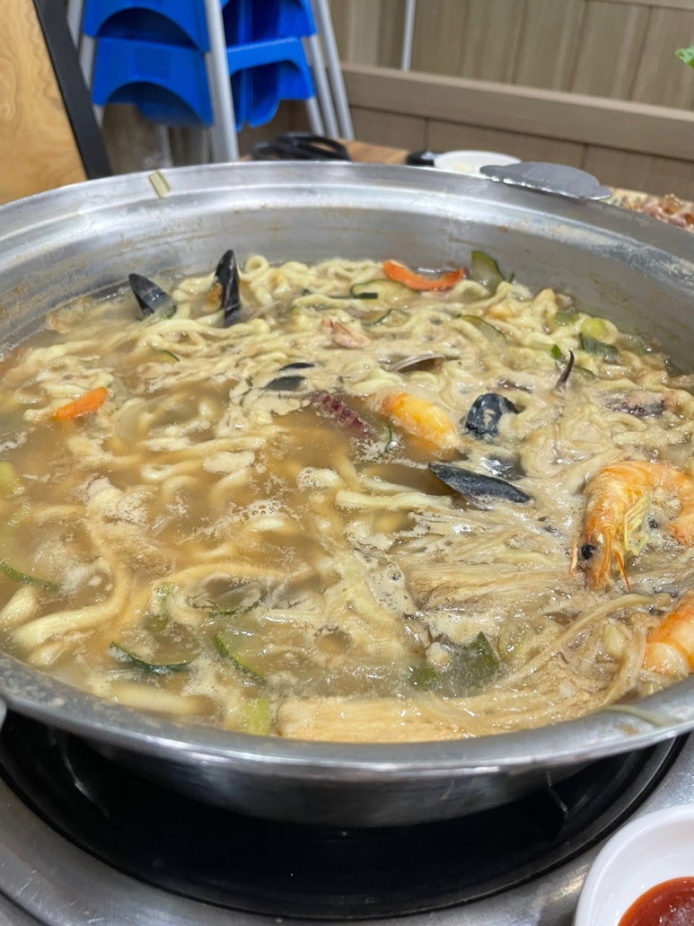 항아리얼큰이칼국수 이미지