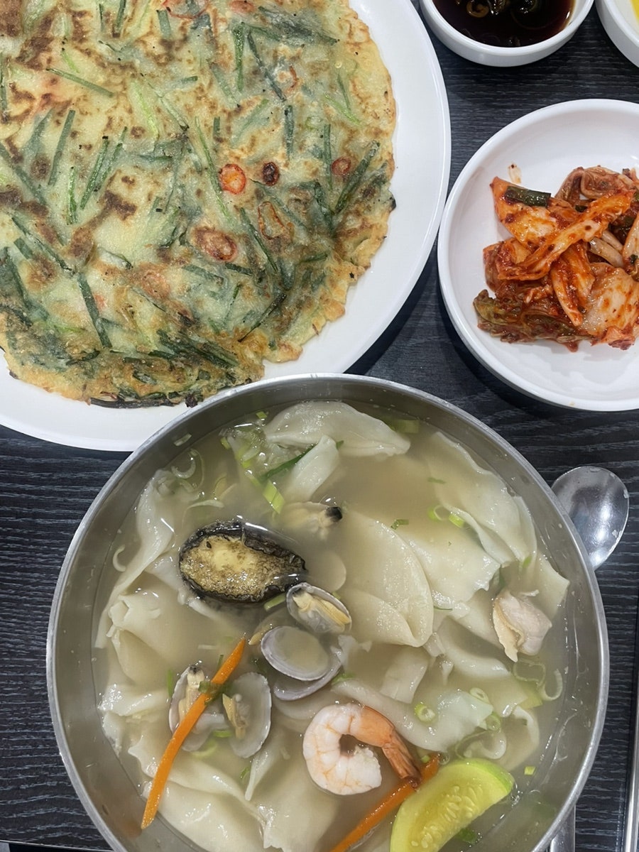 조개가득수제비 이미지