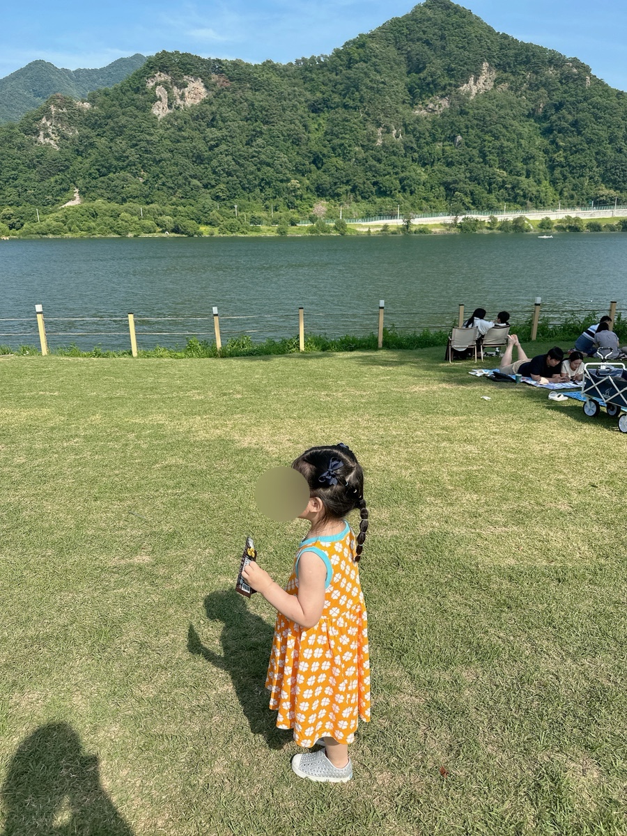구름바이에이치쇼룸 이미지