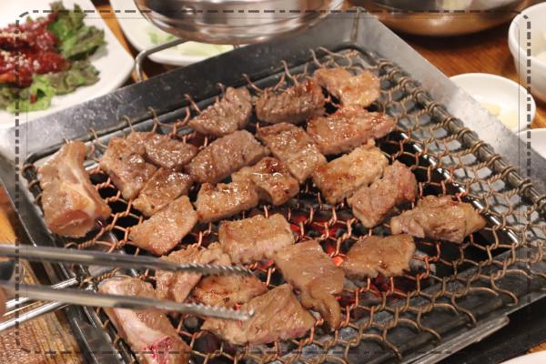 참나무 숯왕갈비 이미지