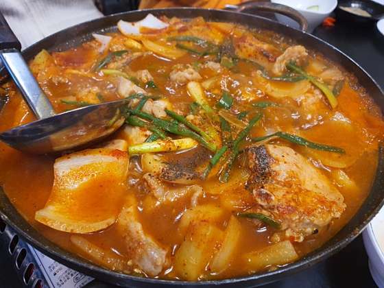 장수감자탕 이미지