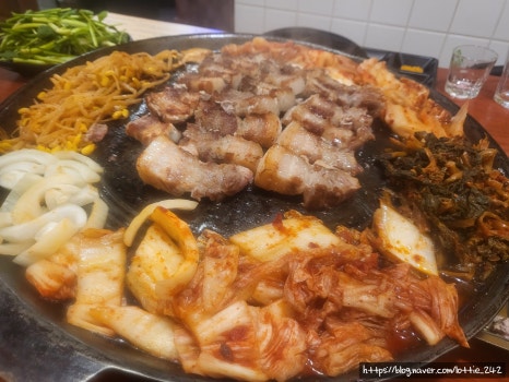 옛날솥뚜껑삼겹살 이미지