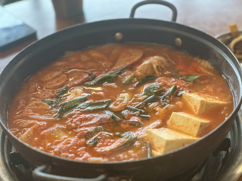 고기반햄반찌개 이미지