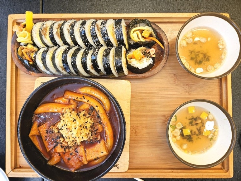 가루김밥떡볶이 이미지